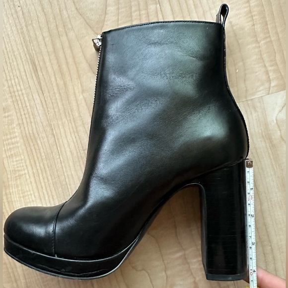 BLACK heeled booties with zipper 💚🌻 - Picture 9 of 9